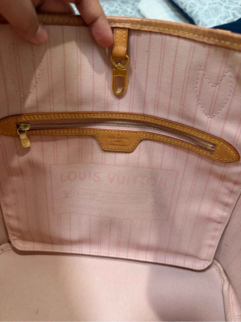 Louis Vuitton Damier Azur Canvas Neverfull MM Tote in Beige with Pink Interior - Picture 8 of 17